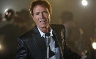 Cântăreţul Cliff Richard va da în judecată postul BBC