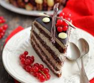 Lauraadamache.ro  Tort de ciocolată cu cremă de ciocolată albă