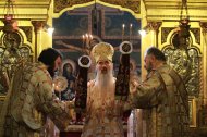Fotoreportaj Zeci de preoţi şi enoriaşi i-au urat azi „viaţă lungă!“ Arhiepiscopului Tomisului    