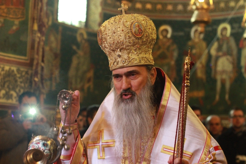 fotoreportaj zeci de preoti si enoriasi i au urat azi viata lunga arhiepiscopului tomisului 524646