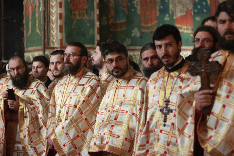 fotoreportaj zeci de preoti si enoriasi i au urat azi viata lunga arhiepiscopului tomisului 524646