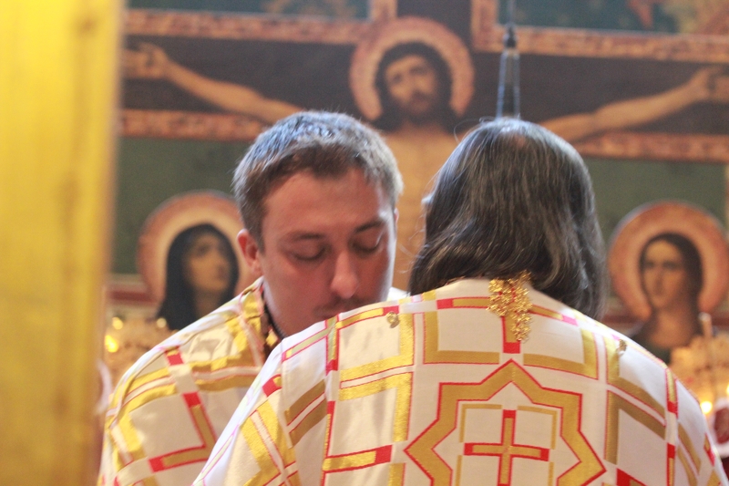 fotoreportaj zeci de preoti si enoriasi i au urat azi viata lunga arhiepiscopului tomisului 524646