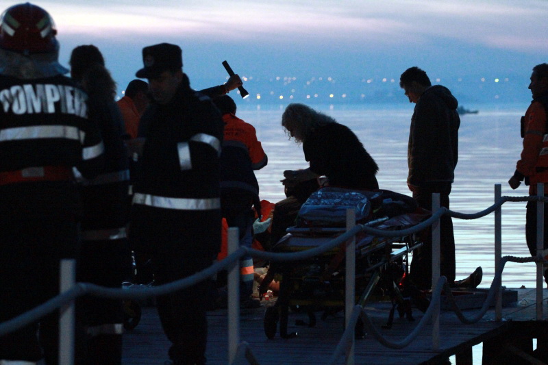 fotoreportaj imagini exclusive de pe malul lacului siutghiol in care s a prabusit un elicopter smurd