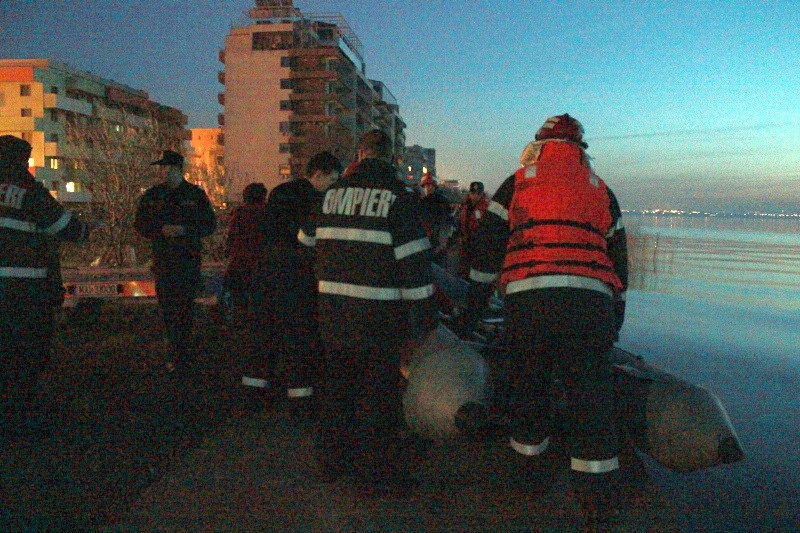 fotoreportaj imagini exclusive de pe malul lacului siutghiol in care s a prabusit un elicopter smurd