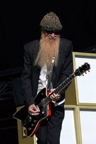 Pagini din istoria muzicii rock Chitaristul legendarei trupe ZZ TOP împlinește 65 de ani (video)