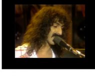 File din istoria muzicii rock Legendarul chitarist Frank Zappa ar fi împlinit 74 de ani (video)