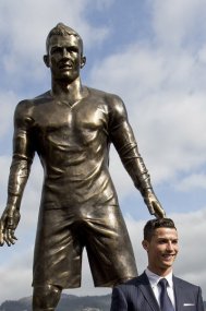 O creație, impresionantă, pe măsura reputației fotbalistului Cristiano Ronaldo are statuie în orașul natal