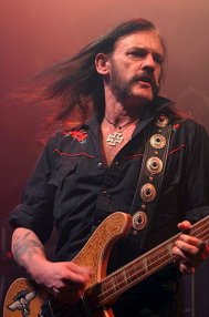 Pagini din istoria muzicii rock Lemmy (Motorhead) împlinește 69 de ani. Generații întregi au cântat melodia Stand By Me (video)