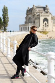 O vedetă din România, în şedinţă foto pe faleza din Constanţa