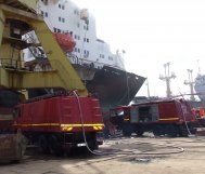 UPDATE 1 Arde o navă militară în Portul Midia 