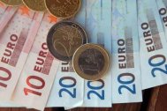 În urma alegerilor din Grecia Euro a coborât la un nou minim al ultimilor 11 ani