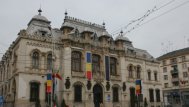 Actuali şi foşti angajaţi ai Primăriei Craiova, reţinuţi pentru fals intelectual, înşelăciune şi abuz în serviciu