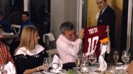De ziua sa, Hagi a primit două tricouri de la Francesco Totti, legenda AS Roma  