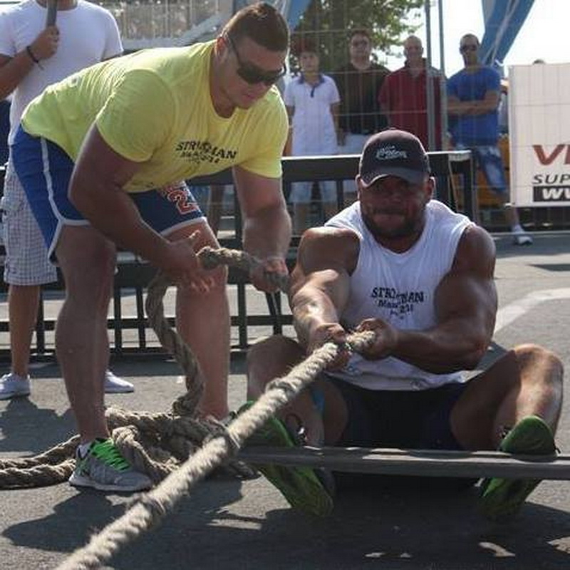 record stabilit la constanta omul de fier alex arginteanu a impins o locomotiva de 120 de tone video