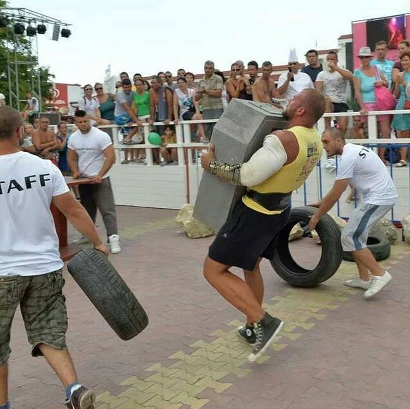 record stabilit la constanta omul de fier alex arginteanu a impins o locomotiva de 120 de tone video