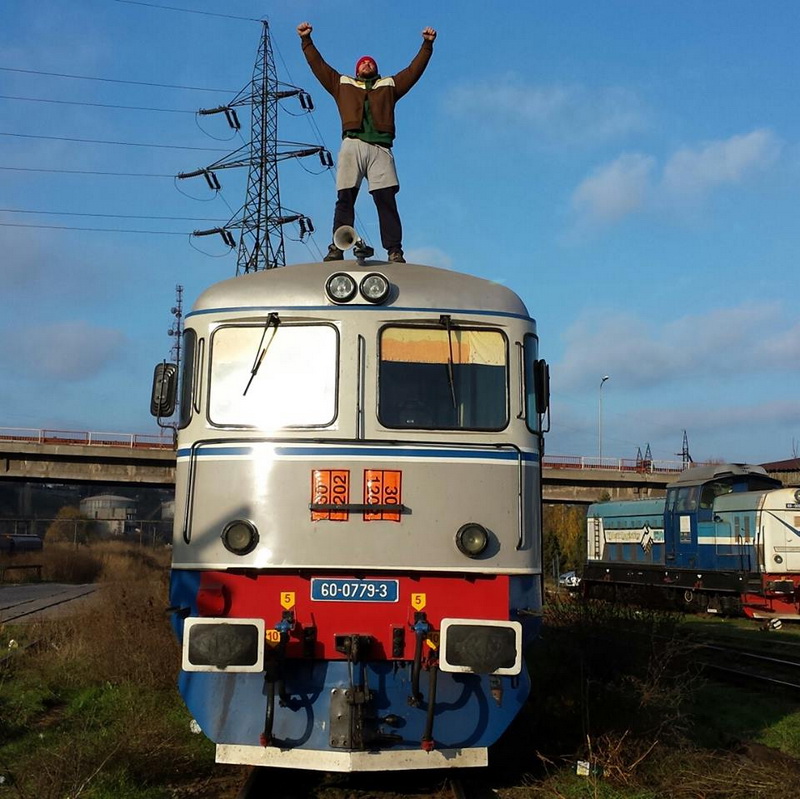 record stabilit la constanta omul de fier alex arginteanu a impins o locomotiva de 120 de tone video