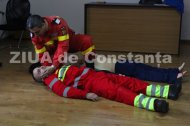 FOTOREPORTAJ „Cu cât mai repede, cu atât mai bine”. ISU Constanța a învățat jurnaliștii să acorde primul ajutor (galerie foto)
