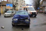 UPDATE 2. Accident stupid în Constanţa Şofer băut la volan, lovit de maşina unui taximetrist care nu a acordat prioritate