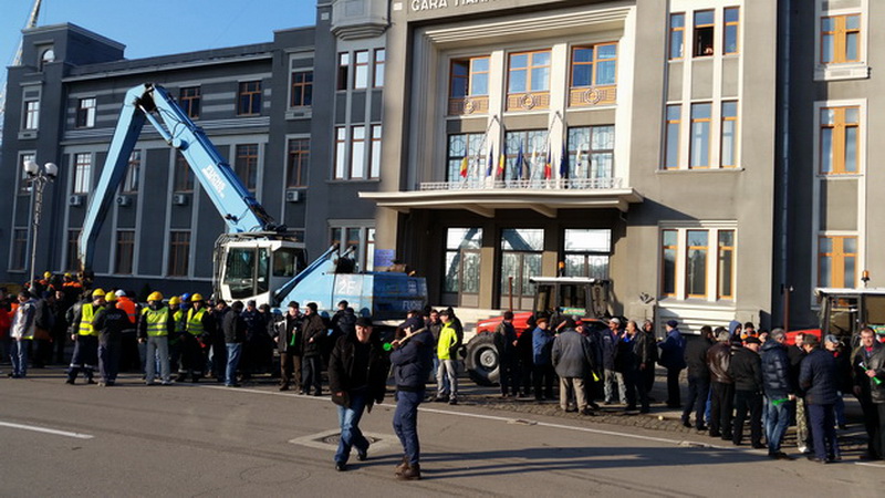 conducerea cn apmc invita sindicalistii la dialog operatorul portuar si fnsp au declansat protestele