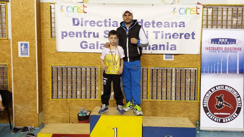 luptatori la cs navodari petrica purcaru si cezar andreies invingatori in gala profesionista de la galati