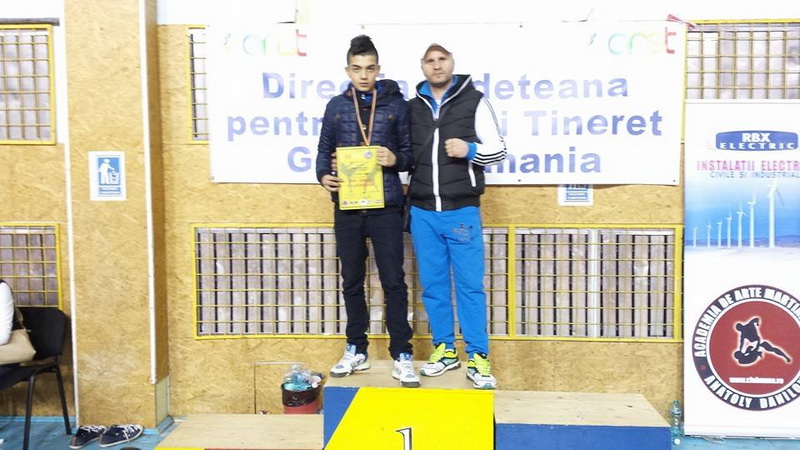 luptatori la cs navodari petrica purcaru si cezar andreies invingatori in gala profesionista de la galati