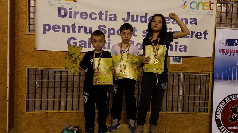 luptatori la cs navodari petrica purcaru si cezar andreies invingatori in gala profesionista de la galati
