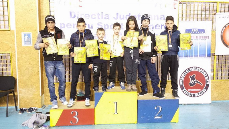 luptatori la cs navodari petrica purcaru si cezar andreies invingatori in gala profesionista de la galati
