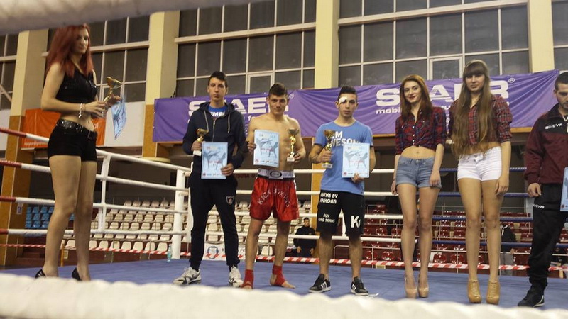 luptatori la cs navodari petrica purcaru si cezar andreies invingatori in gala profesionista de la galati