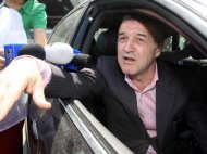 Gigi Becali se bucură de libertate. Iată unde a plecat