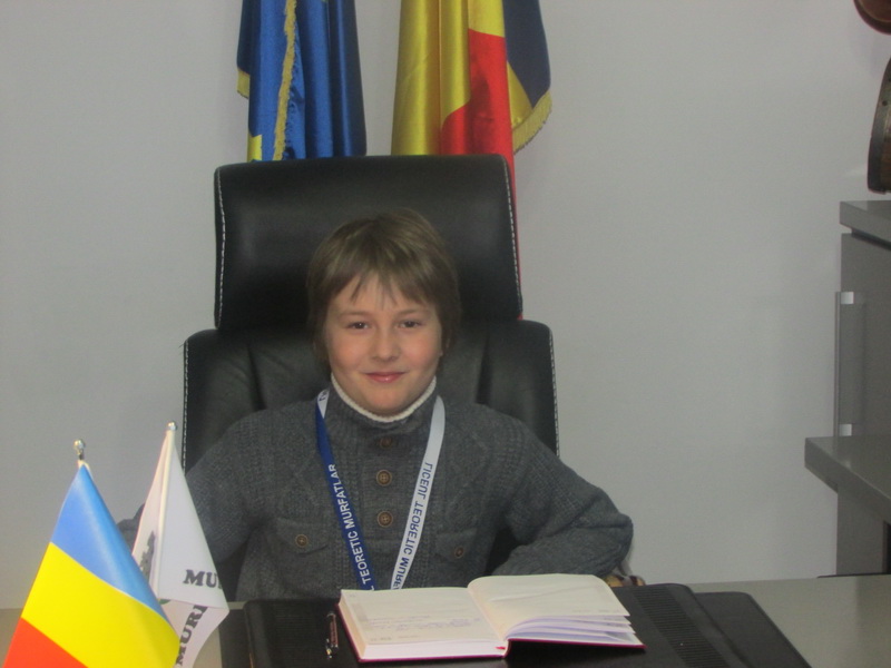 valentin saghiu a renuntat la fotoliul de primar elevii si micutii de la gradinita au fost primari pentru