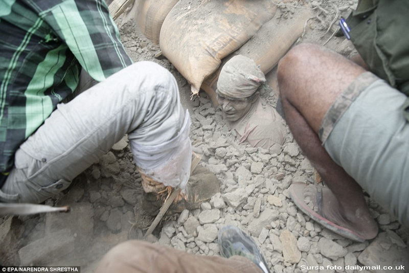 fotoreportaj atentie imagini socante cutremurul puternic care a lovit nepalul si care a luat peste 2