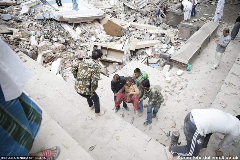 fotoreportaj atentie imagini socante cutremurul puternic care a lovit nepalul si care a luat peste 2