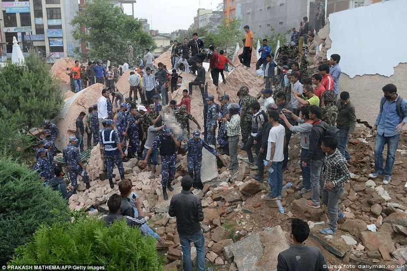 fotoreportaj atentie imagini socante cutremurul puternic care a lovit nepalul si care a luat peste 2