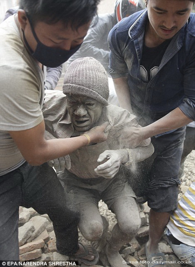 fotoreportaj atentie imagini socante cutremurul puternic care a lovit nepalul si care a luat peste 2