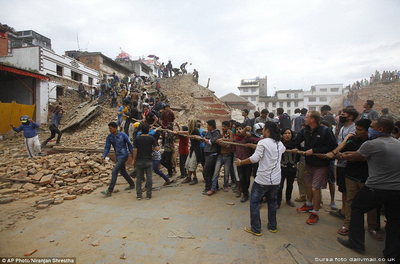 fotoreportaj atentie imagini socante cutremurul puternic care a lovit nepalul si care a luat peste 2