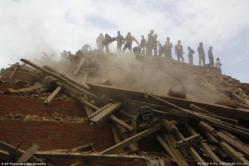 fotoreportaj atentie imagini socante cutremurul puternic care a lovit nepalul si care a luat peste 2