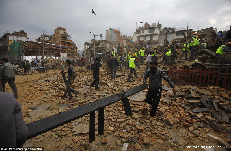 fotoreportaj atentie imagini socante cutremurul puternic care a lovit nepalul si care a luat peste 2
