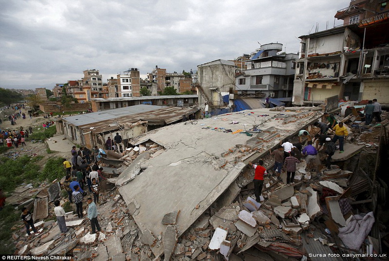 fotoreportaj atentie imagini socante cutremurul puternic care a lovit nepalul si care a luat peste 2