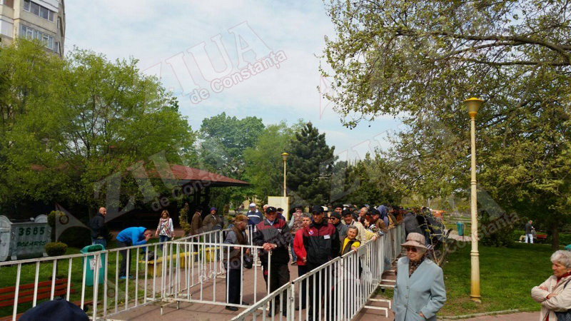 primaria constanta face cinste pensionarilor cu mici si bere la casa de cultura 544673