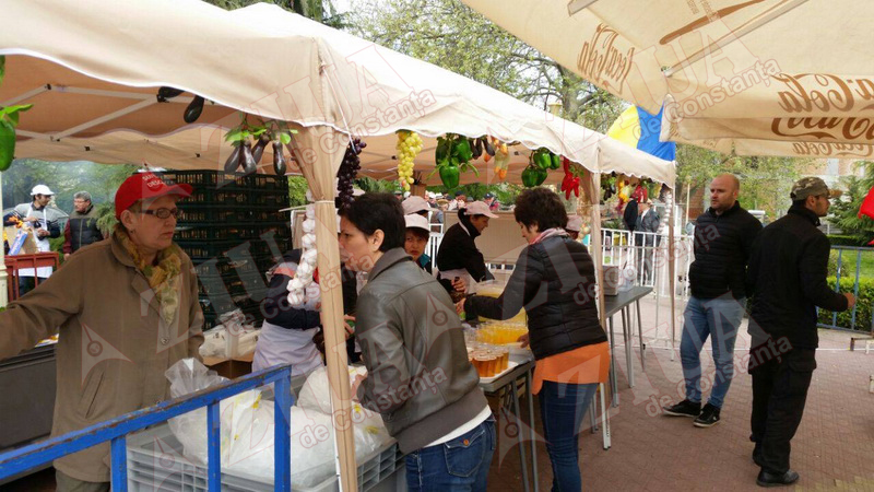 primaria constanta face cinste pensionarilor cu mici si bere la casa de cultura 544673