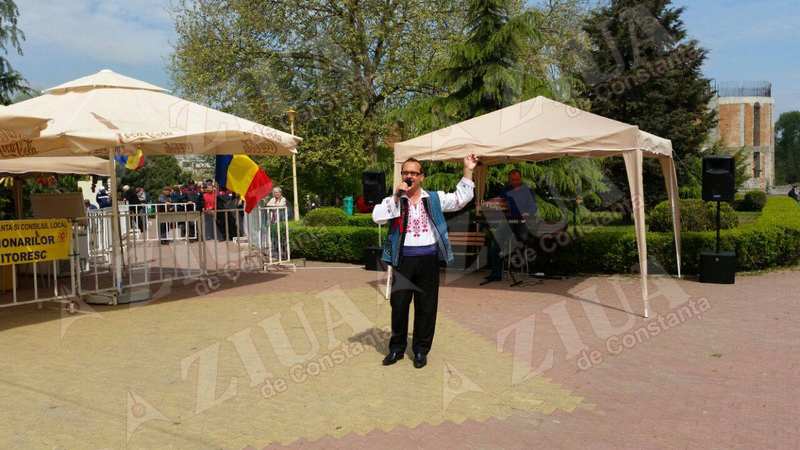 primaria constanta face cinste pensionarilor cu mici si bere la casa de cultura 544673