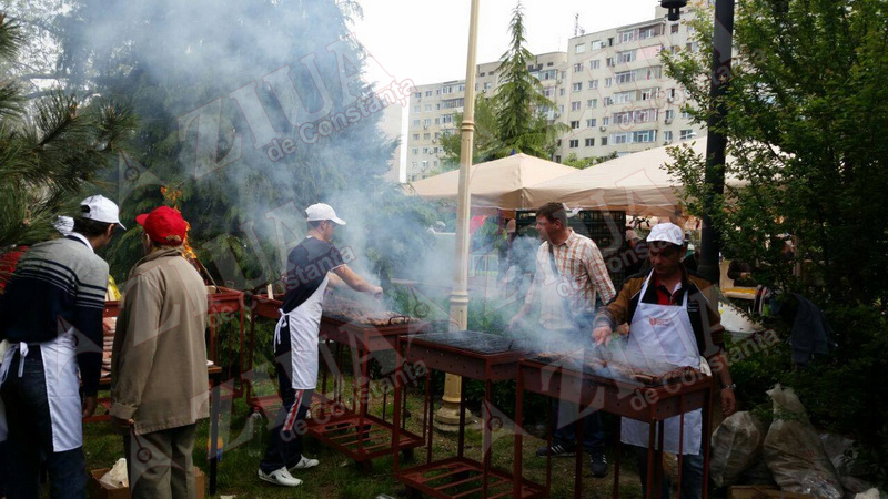 primaria constanta face cinste pensionarilor cu mici si bere la casa de cultura 544673