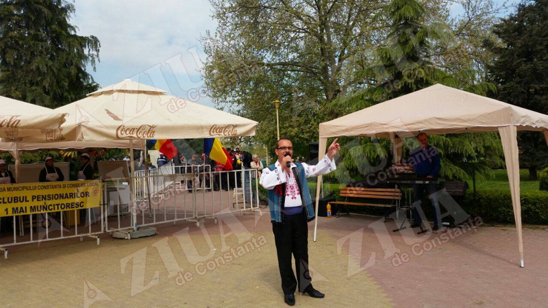 primaria constanta face cinste pensionarilor cu mici si bere la casa de cultura 544673