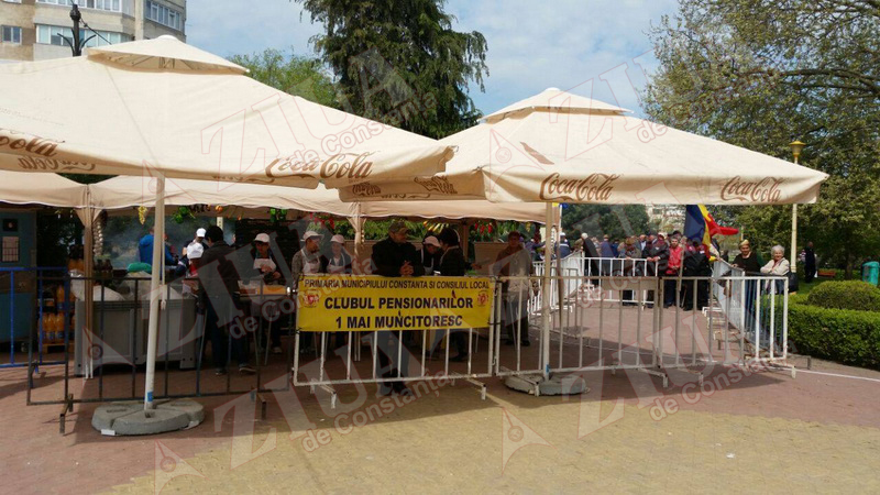 primaria constanta face cinste pensionarilor cu mici si bere la casa de cultura 544673