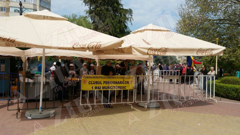 primaria constanta face cinste pensionarilor cu mici si bere la casa de cultura 544673