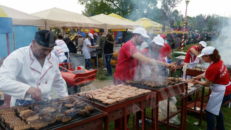 1 mai in parcul tabacarie locul de joaca pentru copii a devenit sala de mese pentru pensionari galerie