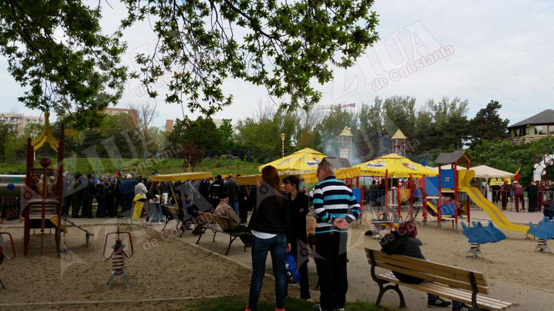 1 mai in parcul tabacarie locul de joaca pentru copii a devenit sala de mese pentru pensionari galerie