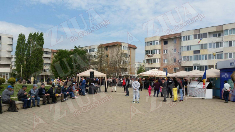 pensionarii servesc mici si bere in zona far din constanta 544680