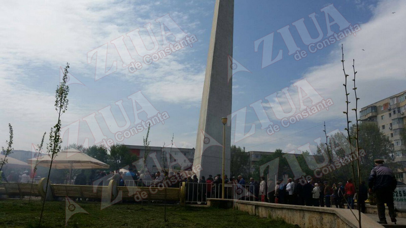 pensionarii servesc mici si bere in zona far din constanta 544680