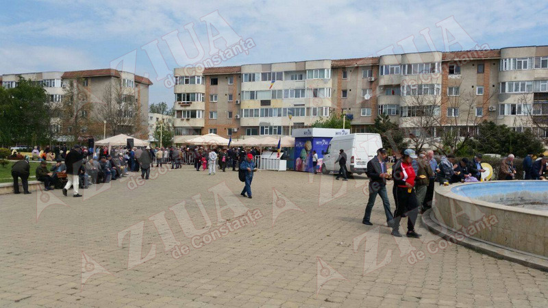 pensionarii servesc mici si bere in zona far din constanta 544680